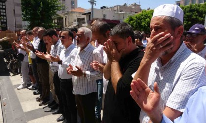 Mersinde İsmail Haniye için gıyabi cenaze namazı kılındı