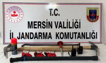 Mersinde kaçak kazı yapan 3 şüpheli yakalandı