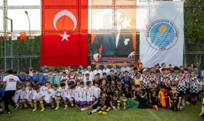 Mersinde U-11/U-12 Futbol Şenliği Ligi ödül töreni ile son buldu