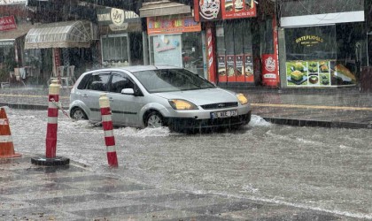 Mersinde yaz yağmuru etkili oldu