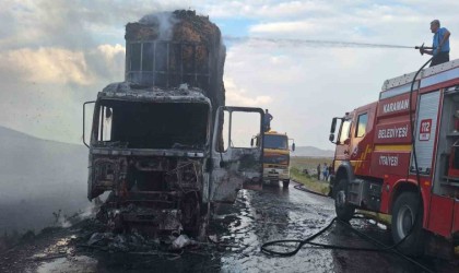 Saman balyası yüklü tır alev alev yandı