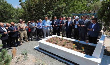 Şehit İsmail Güvene bayrak asma merasimi düzenlendi