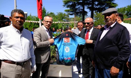 Şehit Ömer Halisdemirin anısına 950 kilometre pedal çevirdiler