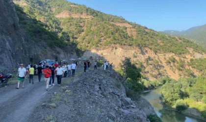 Serinlemek için girdiği ırmakta kayboldu