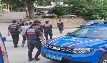 Silahlı yağma suçundan aranan şahıslar yakayı ele verdi