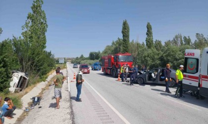 Sivasta otomobil ile pikap çarpıştı: 1 ölü 5 yaralı