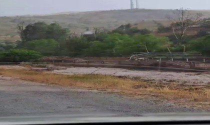 Sivasta sel: Köprü yıkıldı, yollar zarar gördü