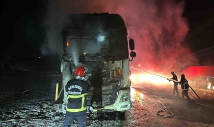 Siverekte alevlere teslim olan tır kullanılamaz hale geldi