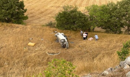 Tokatta uçurumdan düşen otomobilden sağ kurtuldular