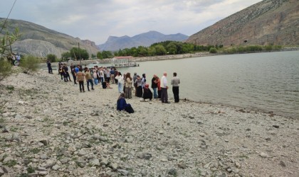 Tortum Gölüne giren çocuk kayboldu