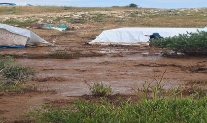 Tuncelide sağanak nedeni ile yaylacıların çadırlarını su bastı