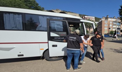 Uyuşturucu operasyonunda gözaltına alınan zanlılar adliyede