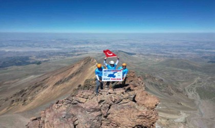 Van Gölüne dikkat çekmek için Erciyes Dağına tırmandılar