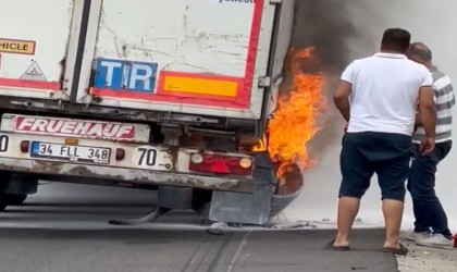 Vatandaşın müdahalesi faciayı önledi: Az kalsın tır yanıyordu