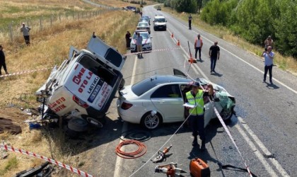 Yozgatta iki araç kafa kafaya çarpıştı: 3 ölü, 1 yaralı