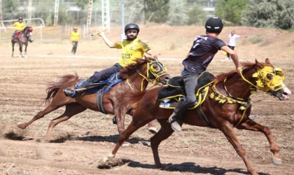 Adrenalin ve seyir zevki yüksek cirit maçları nefes kesti