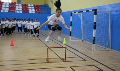 Ağrıda Fabrika Voleybol Okulu açıldı