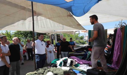 Akyazı kumaş ve antika pazarına yoğun ilgi