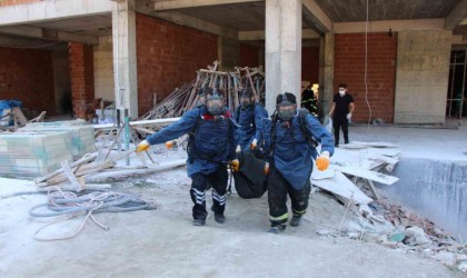 Amasyada inşaatta ceset bulundu: Ekipler cesedi oksijen maskesi takarak çıkardı