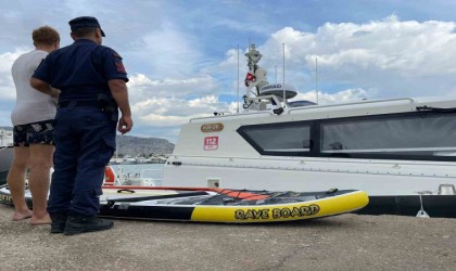 Antalyada izinsiz kürek sörfü yapan ve yaptıranlara ceza yağdı