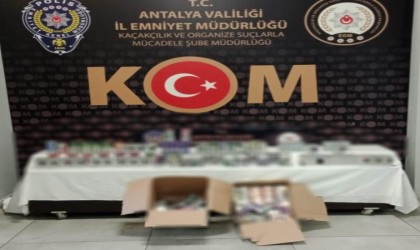 Antalyanın 4 ilçesinde kaçakçılık operasyonu: Çok sayıda ürün ele geçirildi