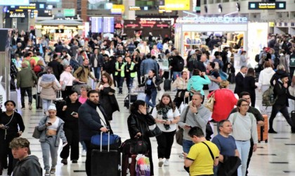 Antalyayı ilk 7 ayda 9 milyon turist ziyaret etti