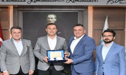 Bandırma Ticaret Odasından Balıkesir Büyükşehir Belediye Başkanı Ahmet Akına Ziyaret