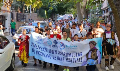 Bandırmada Down Sendromlular için renkli festival kortej yürüyüşü ile başladı