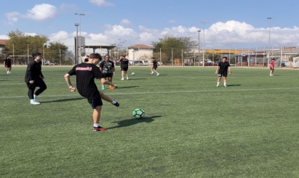 Bandırmada geleceğin kadın futbolcuları seçmelerde ter döktü