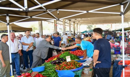 Başkan Balaban Muradiye Pazaryerinde esnaf ziyareti yaptı