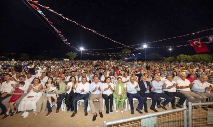 Başkan Seçer, 1. Aydıncık Yaza Veda Festivaline katıldı