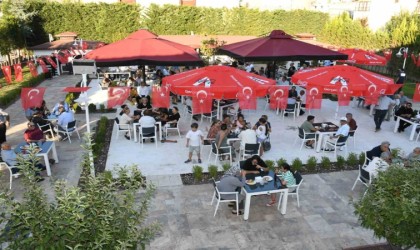 Belediyeden Hacılar Meydanına ‘Elma Kafe