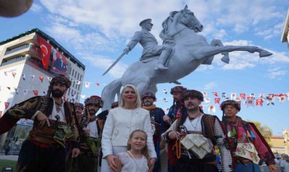 Bilecikin kurtuluş sembolü Atatürk heykelinin açılışı yapıldı