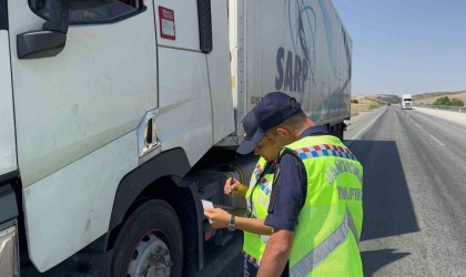 Bolvadinde jandarma ekiplerinden asayiş ve trafik denetimi