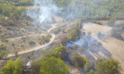 Burdurda ağaçlık alandaki yangın köylülerin imece usulüyle söndürüldü