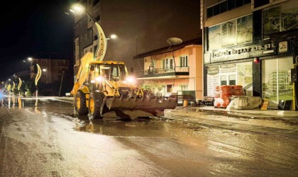 Burdurda etkili olan sağanak yağış nedeniyle yollar göle döndü