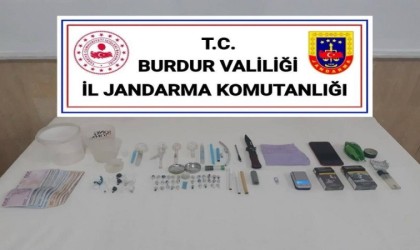 Burdurda kaçakçılık operasyonlarında çok sayıda malzeme ele geçirildi