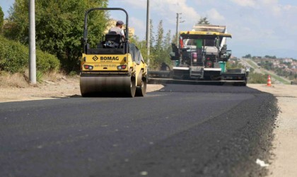 Büyükşehir caddeleri yeni yüzüne kavuşturuyor