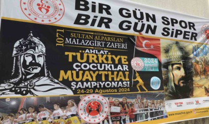 Çocuklar Muaythai Türkiye Şampiyonası Bitliste düzenlendi