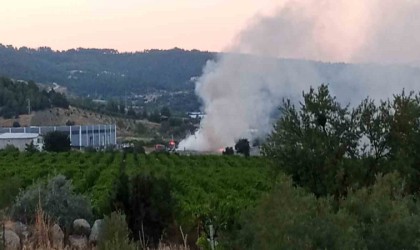 Denizlide hurda ve moloz dökülen sahada yangın çıktı