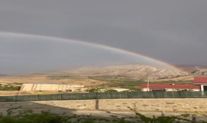 Elazığda yağmur sonrası ortaya çıkan gökkuşağı görenleri hayran bıraktı