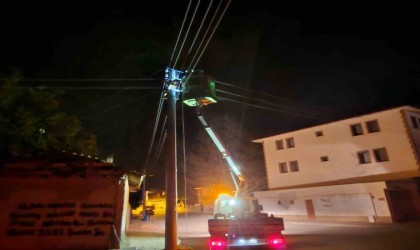 Elektrik direğine çarpan sürücü kayıplara karıştı