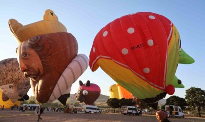 Figürlü sıcak hava balonları Ürgüpde havalandı