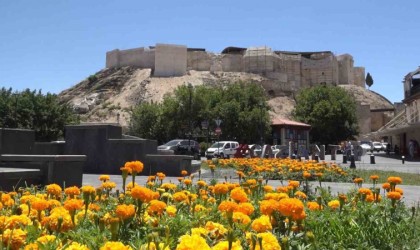 Gaziantep Kalesinin restorasyonu 40 derece sıcağa rağmen devam ediyor