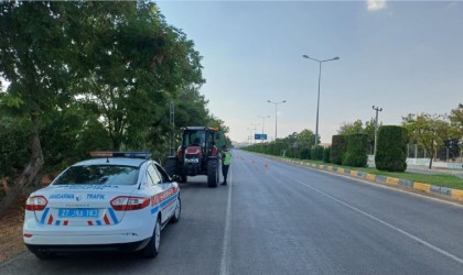 Gaziantepte işçileri taşıyan araç ve traktör sürücüleri denetlendi