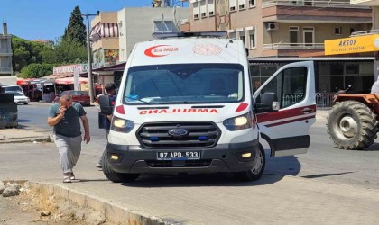 Gazipaşada otomobil ile motosiklet çarpıştı: 1 yaralı