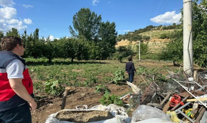 Gediz AK Parti yöneticileri selden zarar gören köyleri ziyaret etti