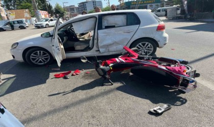 Hatayda otomobil ile motosiklet çarpıştı: 2 yaralı