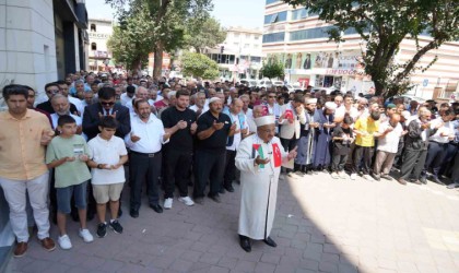 Iğdırda Cuma namazı sonrası İsmail Haniye için gıyabi cenaze namazı kılındı