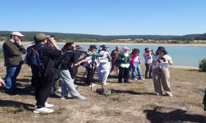 İklim Değişikliği projesinde, öğrenciler çöp toplayarak bunlardan sanat eseri yaptı